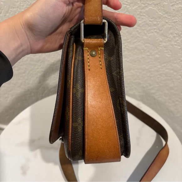 Louis Vuitton MM Cartouchiere
Brown Monogram Crossbody Bag - Picture 3 of 13